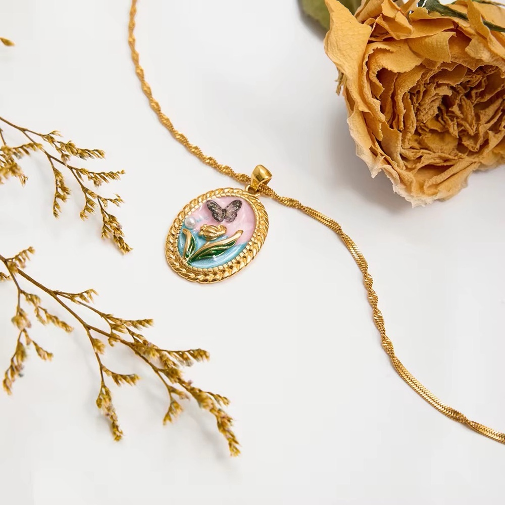 18K Gold Plated Vintage-Inspired Butterfly Flower Pendant Necklace - Picture 5 of 7